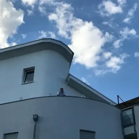 Traumwohnung Mit Grosser Dachterasse アパート モーフェルデン・ヴァルドルフ